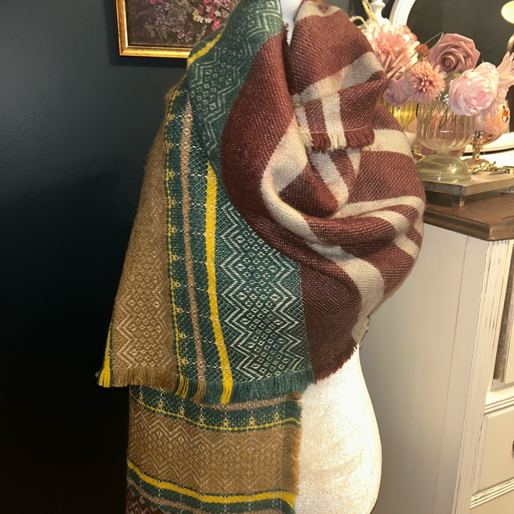 Cozy Multicolor Geometric Pattern Blanket Scarf